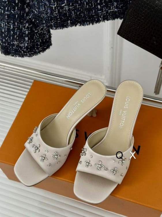 Picture of Louis Vuitton Shoes _SKULVsz35-405.5712453.5CMJX01109